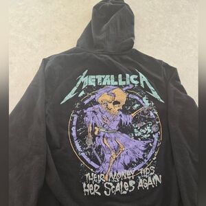 Metallica Black Graphic Hooded Sweatshirt with Purple Skull Design